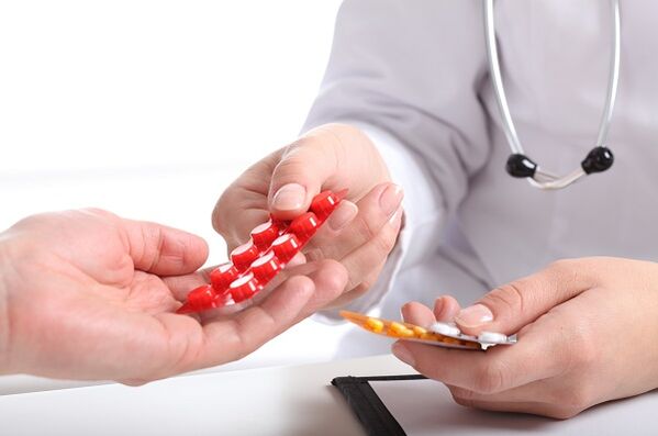 medikuak osteokondrosia tratatzeko botikak agintzen ditu